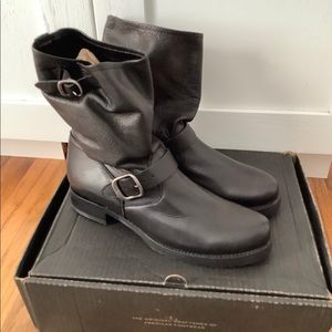 Frye Veronica Short Black Boot Size 10 NIB